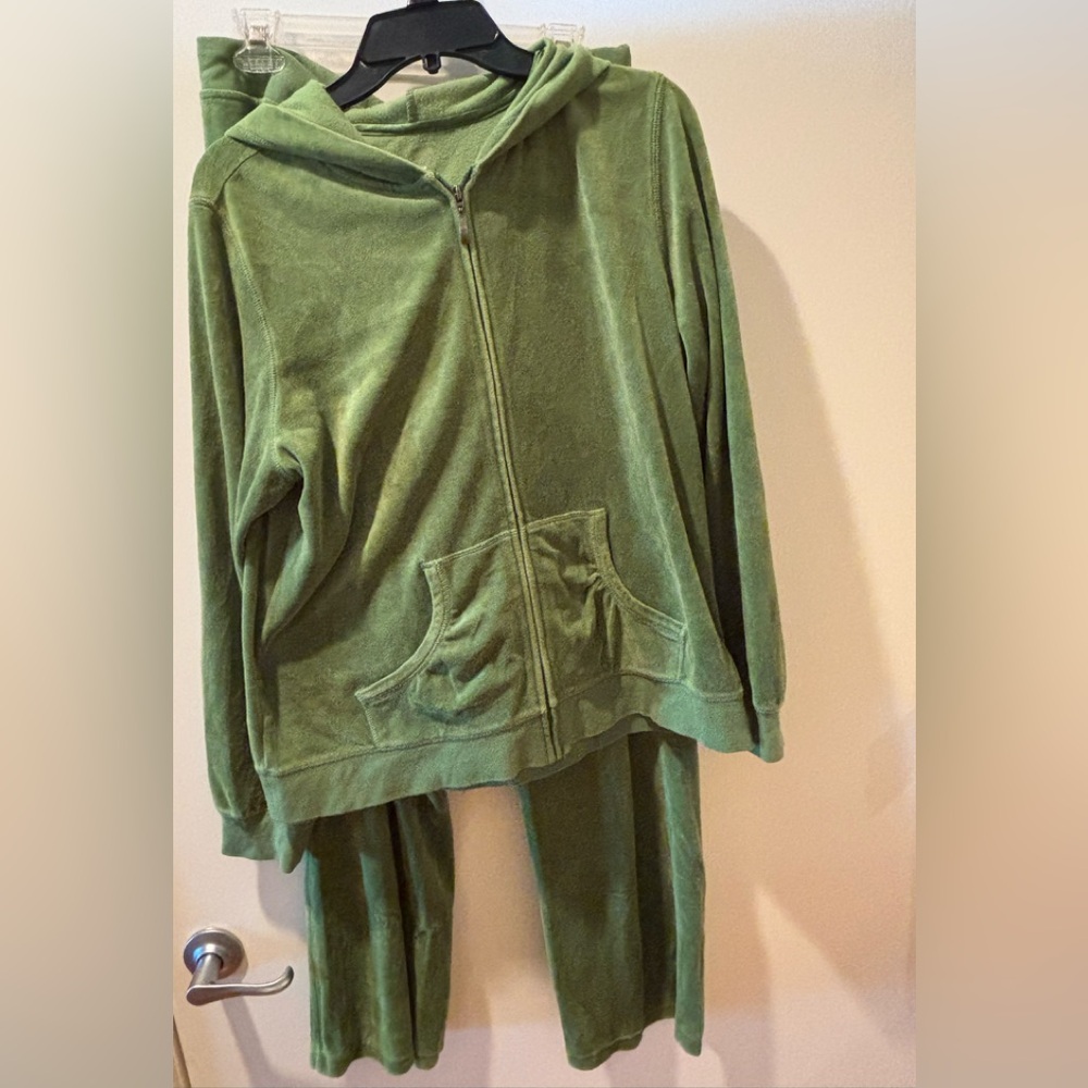 Women's jogging suit